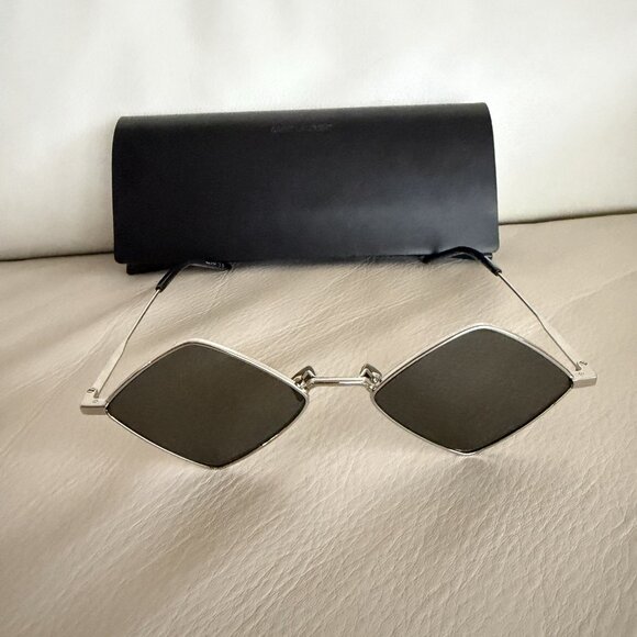SAINT LAURENT LISA YSL SL302 001 Silver Black Diamond Sunglasses 302 main image 4